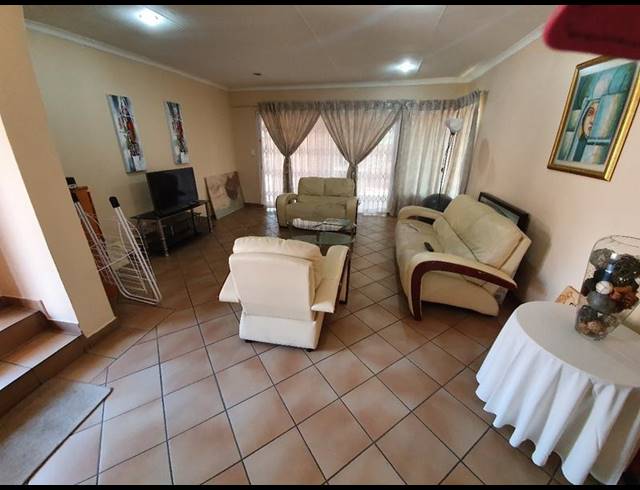 3 BEDROOM PROPERTY TO RENT IN VAL DE GRACE